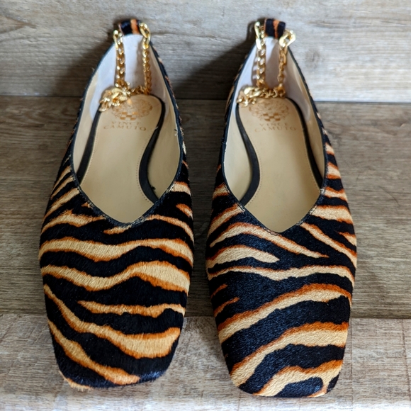 Vince Camuto Shoes | Vince Camuto Latenla Tiger Flats | Color: Black/Tan | Size: 8.5 | Poisonxxheart's Closet